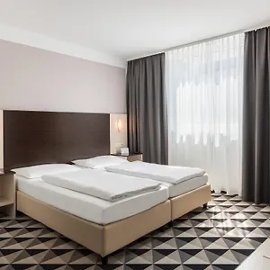 4* מלון Acom-hotel